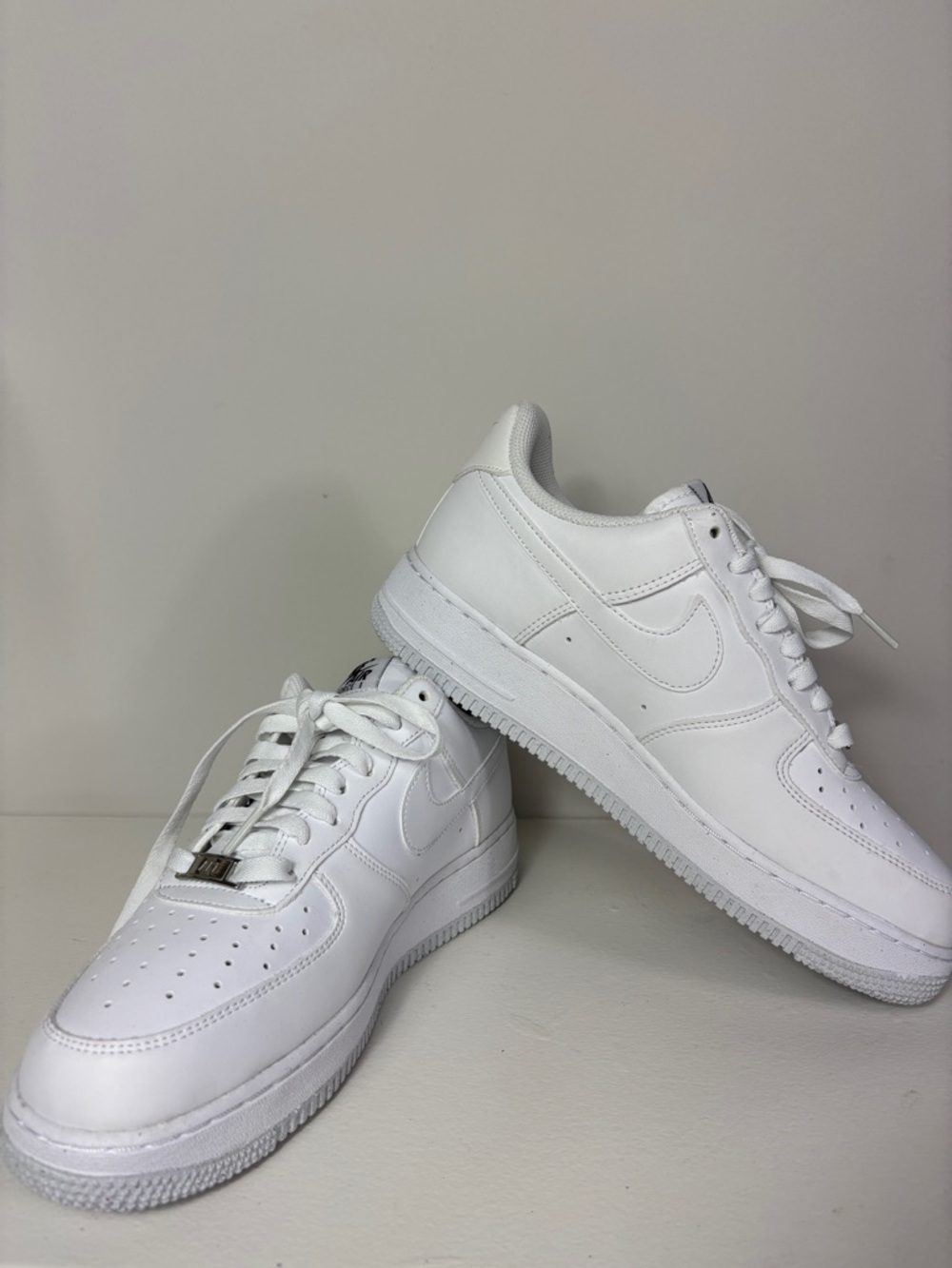 Nike Air Force 1 All-White Low-Top Leather Sneakers. Size 9,5 - Picture 2 of 14